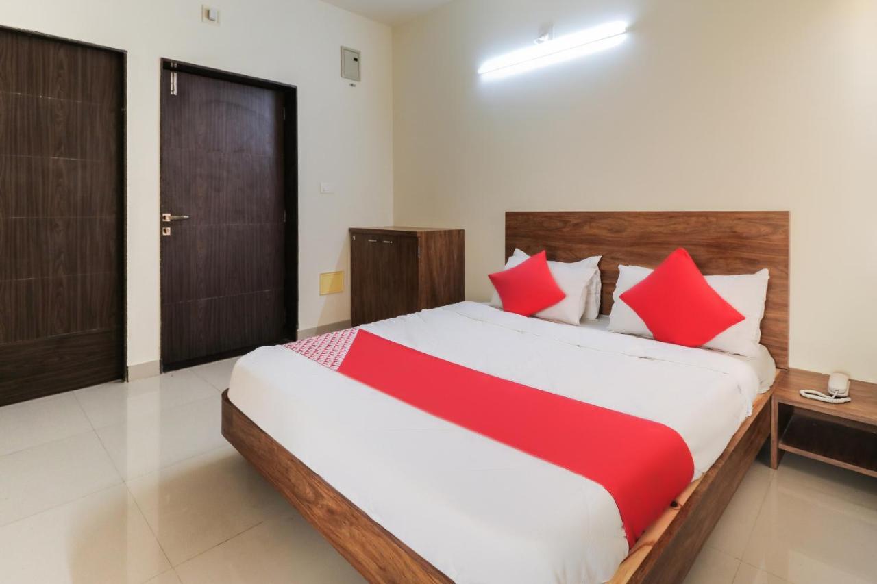 Oyo 63903 Hotel Shree Ram Villa Dwārka Extérieur photo